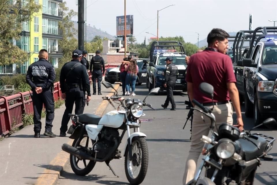 Un hombre falleció mientras al derrapar en su motocicleta en el Fraccionamiento Los Héroes, en el Municipio de Tecamac.