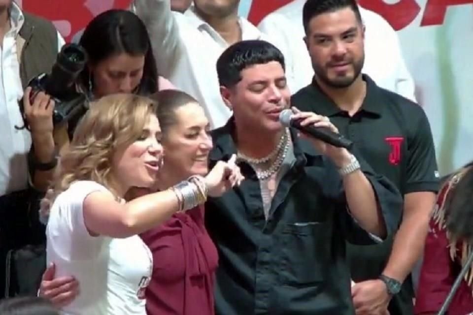 Marina del Pila, Gobernadora de Baja California; Claudia Sheinbaum, aspirante presidencial, y el vocalista de Grupo Firme, Eduin Caz.