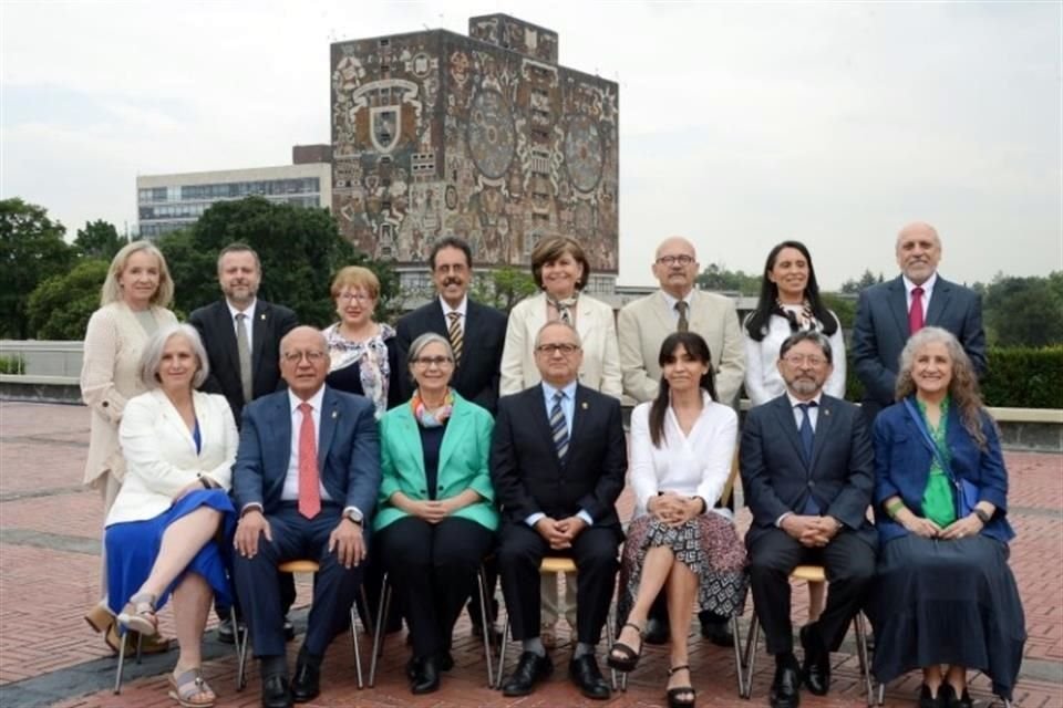 Los aspirantes a la Rectoría serán entrevistados por los 15 integrantes de la Junta de Gobierno de la institución (foto).