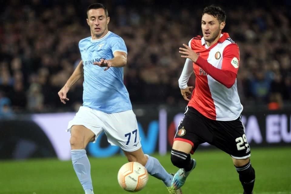 Santiago Giménez sumará sus primeros minutos en la Champions League.