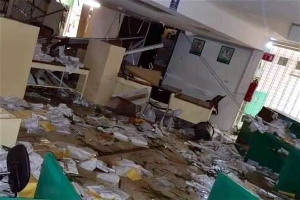 Instalaciones y mobiliario dañados en el Hospital General del IMSS.