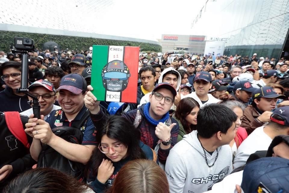 Ahora la afición mexicana ya sabe que al mexicano no le agradarían posibles abucheos para su compañero Max Verstappen.