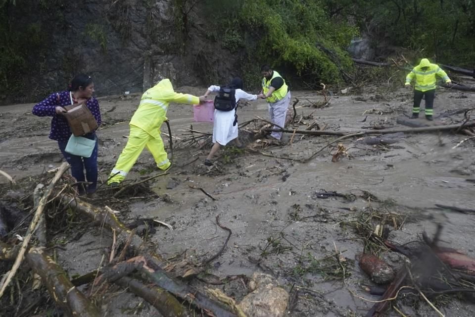 Muchos de los caminos de Guerrero sufrieron afectaciones considerables por el huracán 'Otis'.