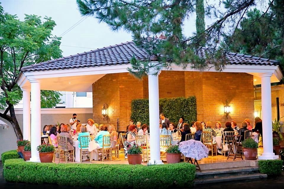 Las invitadas convivieron en un cálido ambiente.