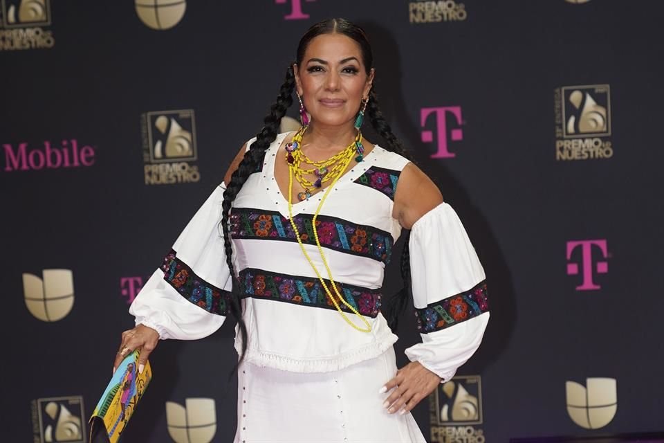 Lila Downs busca que se eliminen los prejuicios hacia la adopción a través de su propio ejemplo y su música.