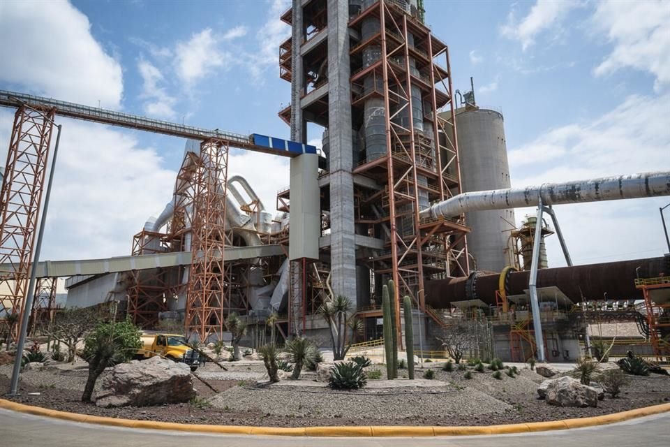 Cemex dijo que planeaba invertir entre 4 mil millones y 6 mil millones de dólares en Estados Unidos en un plazo de cinco años.