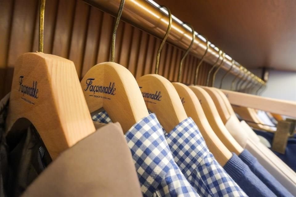 La firma de ropa masculina Faconnable arribó a México con una nueva tienda física y presume su colección de otoño-invierno 2023.