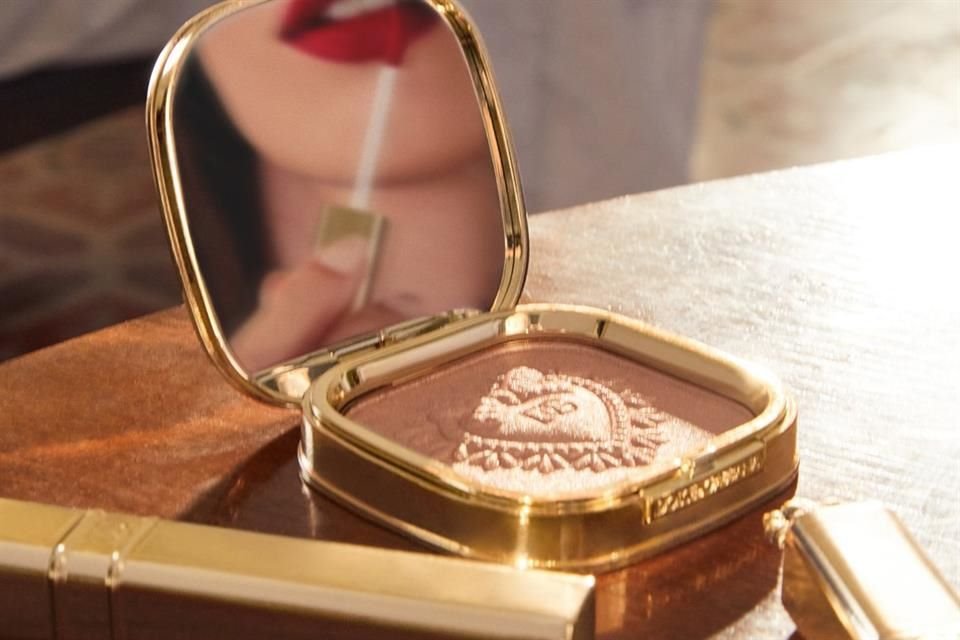 Dolce & Gabbana presentó su nueva campaña de maquillaje y perfumería 'Devotion', la cual fue celebrada con un evento exclusivo en la CDMX.