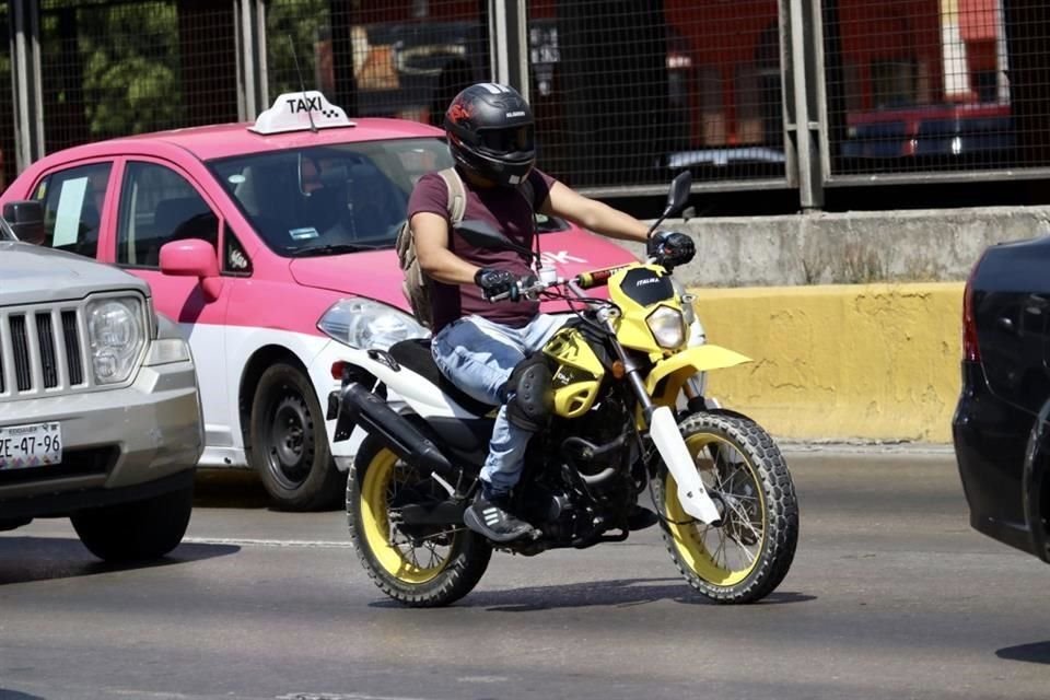 El índice de personas que no utiliza casco incrementa considerablemente los fines de semana.