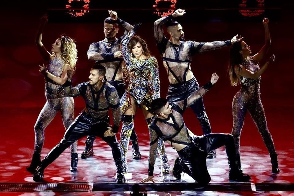 Durante su presentación en el Auditorio Nacional, Gloria Trevi y pidió a sus fans que donen para los damnificados de Acapulco.