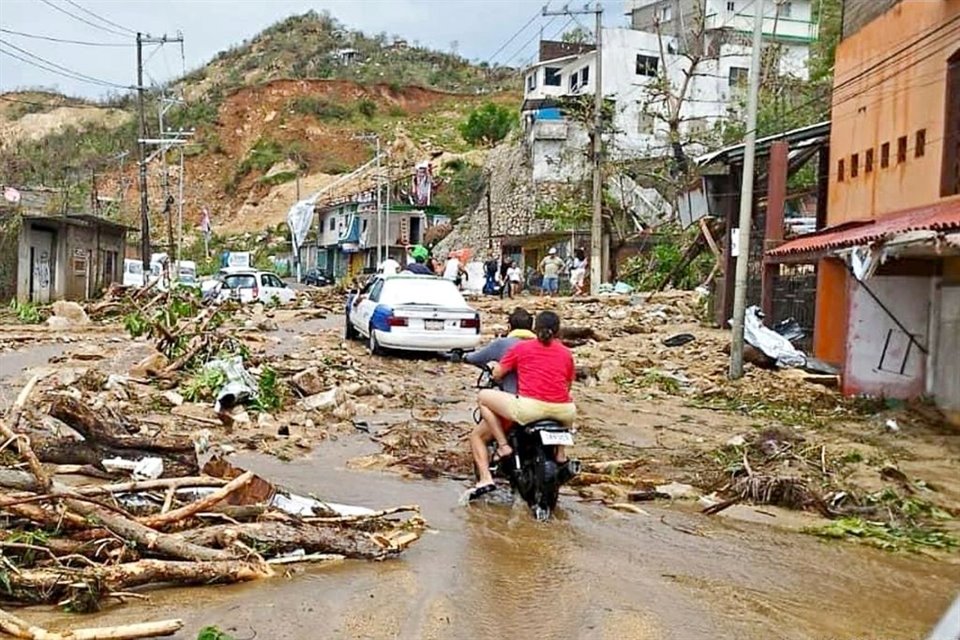 Por lluvias severas, vientos fuertes e inundaciones que dejó el huracán Otis, 47 municipios de Guerrero fueron declarados zona de desastre.