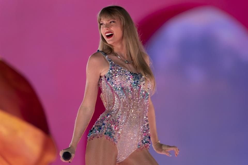Taylor Swift fue catalogada como multimillonaria, con más de mil millones de dólares de patrimonio, luego de ganancias del 'The Eras Tour'.