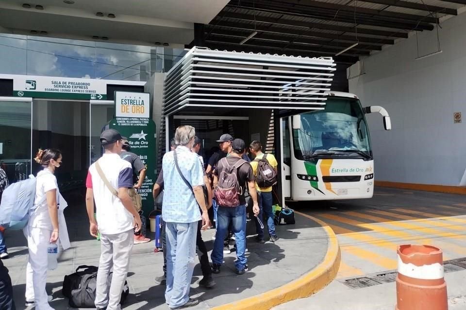 La central de autobuses Estrella de Oro brindó servicio para trasladar a afectados por paso de 'Otis' en Acapulco.