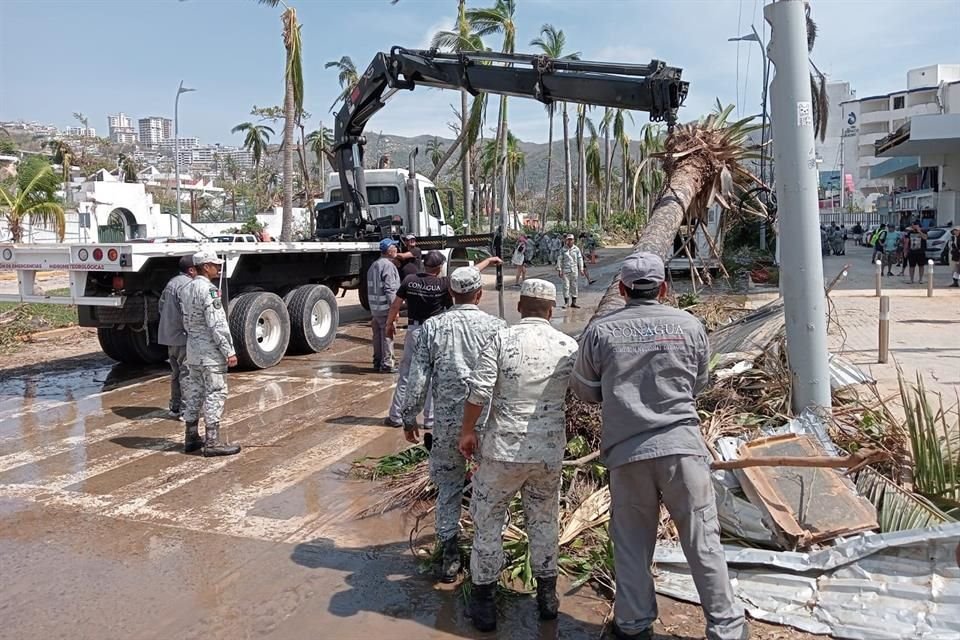 El Ejército y la Guardia Nacional asumieron la seguridad del puerto de Acapulco, tras una reunión de evaluación.