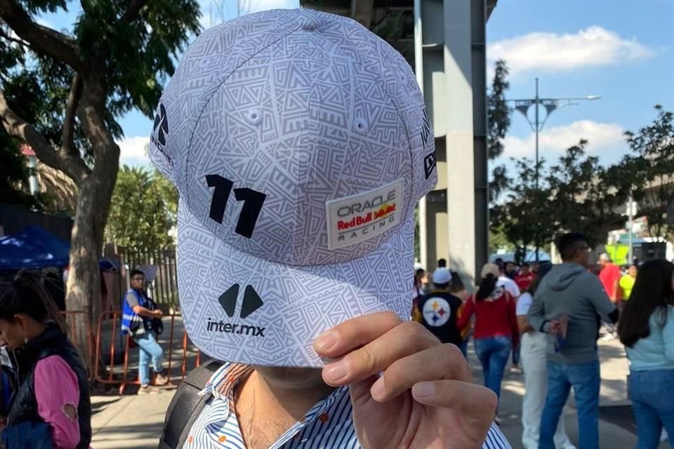 Este es el modelo especial de Sergio Pérez que lanzó New Era para este Gran Premio de la CDMX.