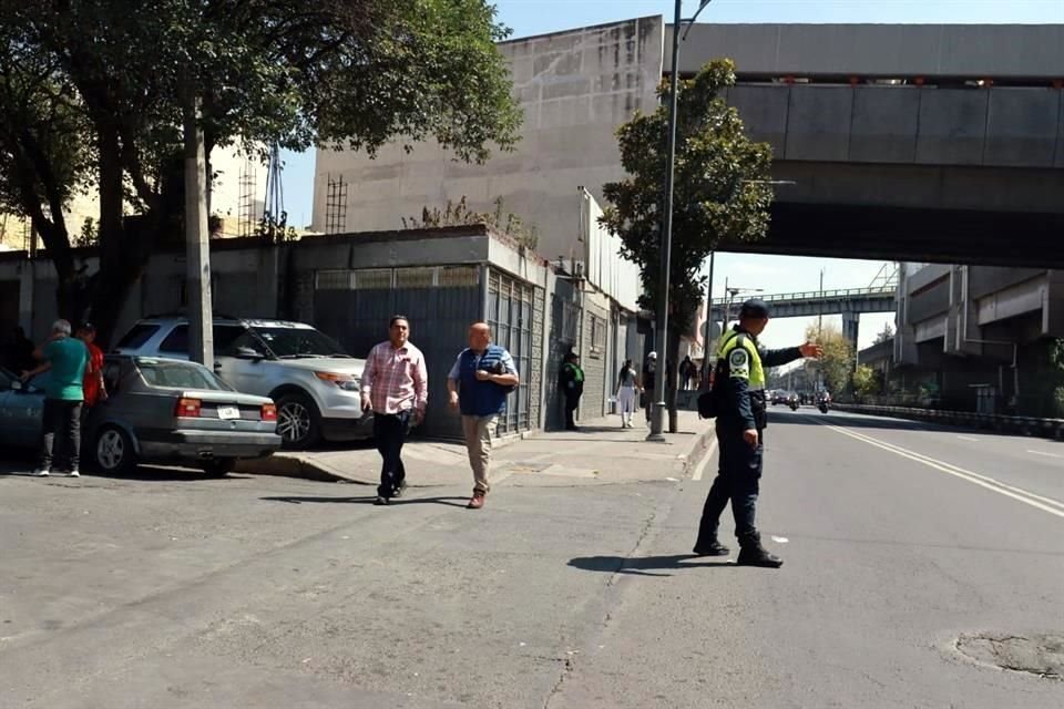 Pese a la presencia de elementos de seguridad, la gente sigue haciendo de la suyas.