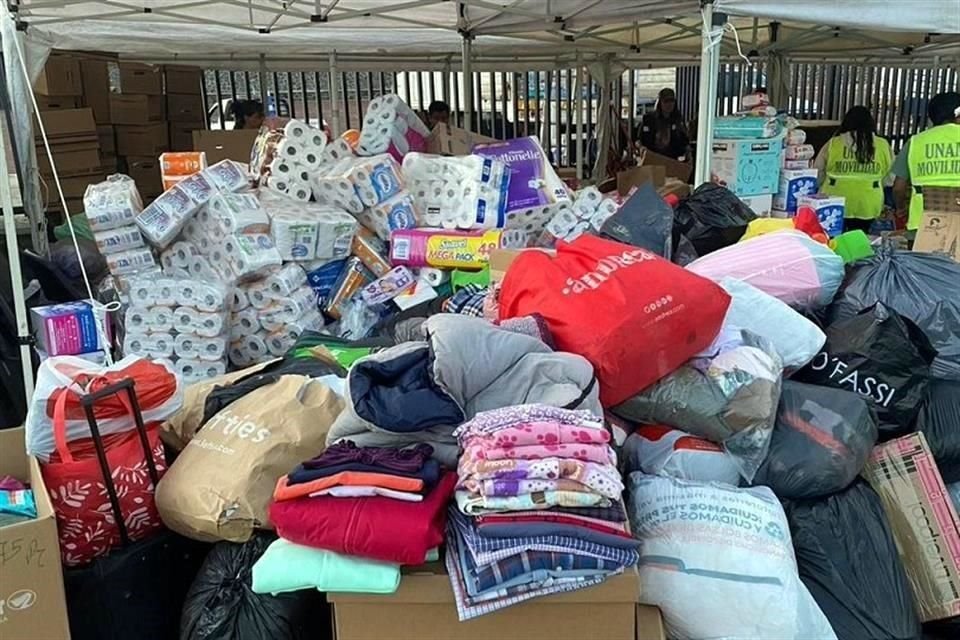 En la UNAM fueron donados alimentos, ropa y cobijas.