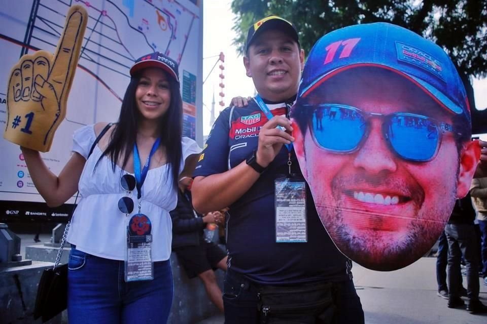 Cualquier manera fue válida para demostrar su apoyo a Checo Pérez.