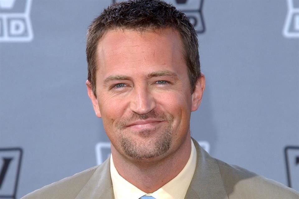 El asistente de Matthew Perry llamó al 911 luego de encontrar al actor sin vida; grabación revela la posible causa de muerte.