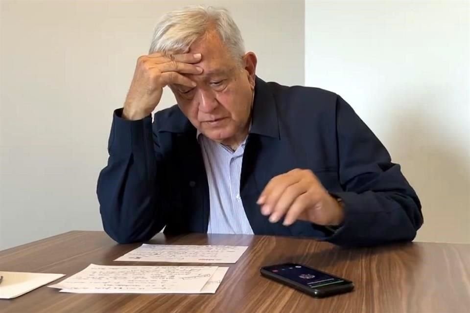 El Presidente López Obrador sostuvo un enlace telefónico con funcionarios sobre la situación en Acapulco.