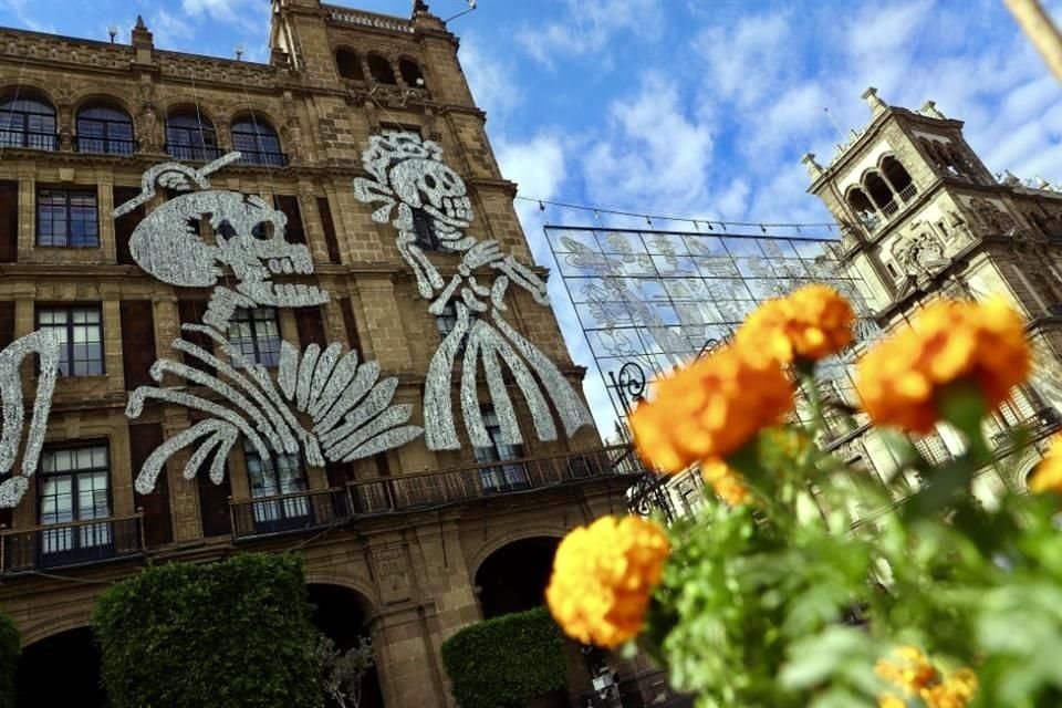 El evento en el que se inauguraría la mega ofrenda del Zócalo capitalino fue pospuesto.