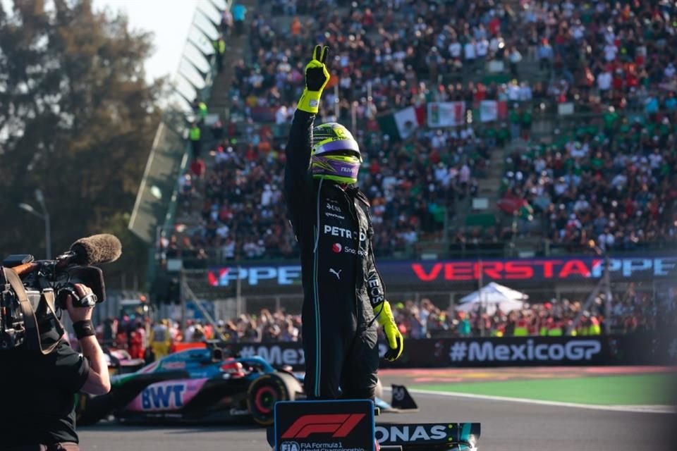 Fue un gran fin de semana para Lewis Hamilton en el GP México, pues además de su segundo lugar, Checo Pérez no sumó puntos por el abandono.