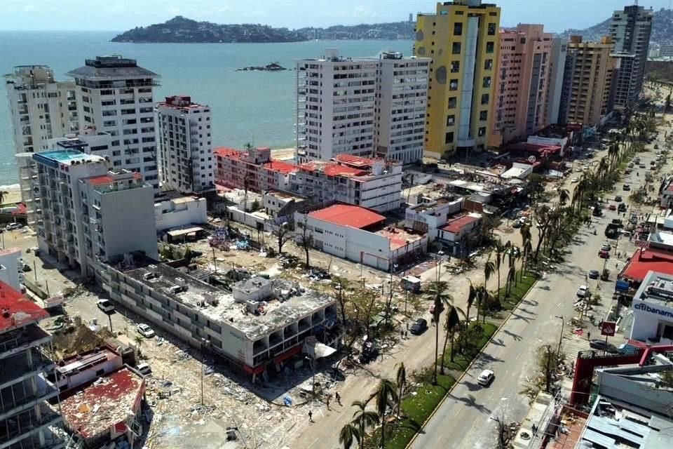 Unos 600 hoteles y condominios resultaron dañados por el paso del huracán 'Otis' en Acapulco.