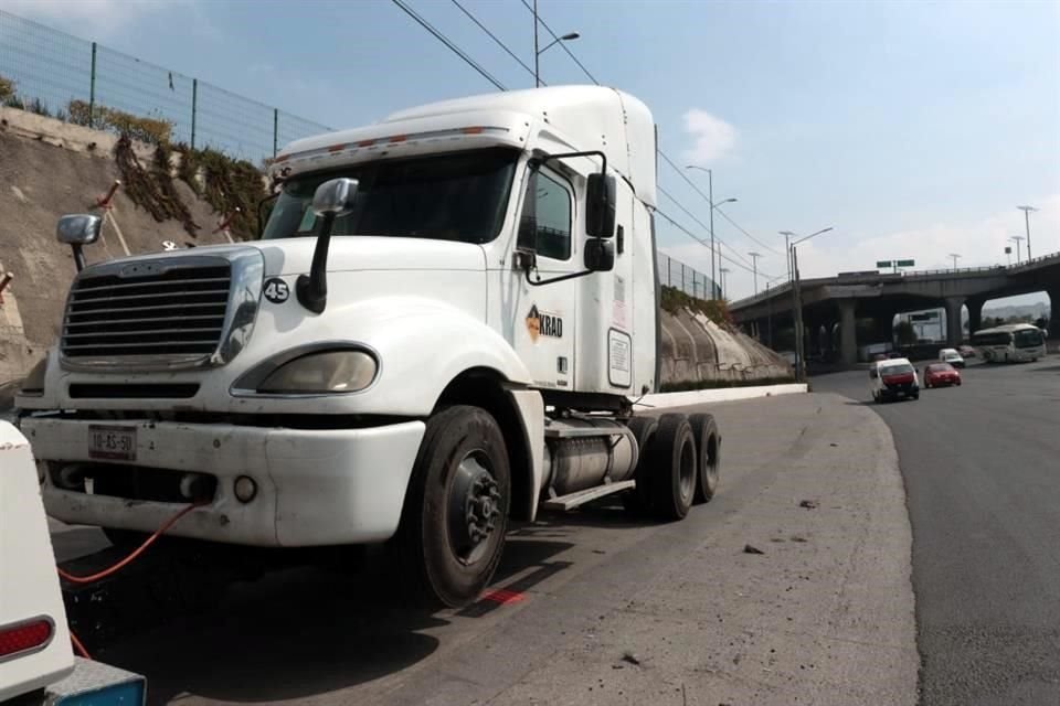 Un motociclista falleció luego de ser arrollado por un tráiler que se detuvo metros adelante.