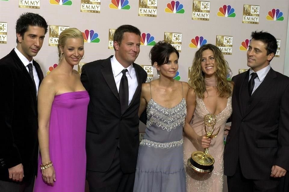 Jennifer Aniston, Courteney Cox, Lisa Kudrow, Matt LeBlanc y David Schwimmer rindieron homenaje a Matthew Perry con una emotiva carta.