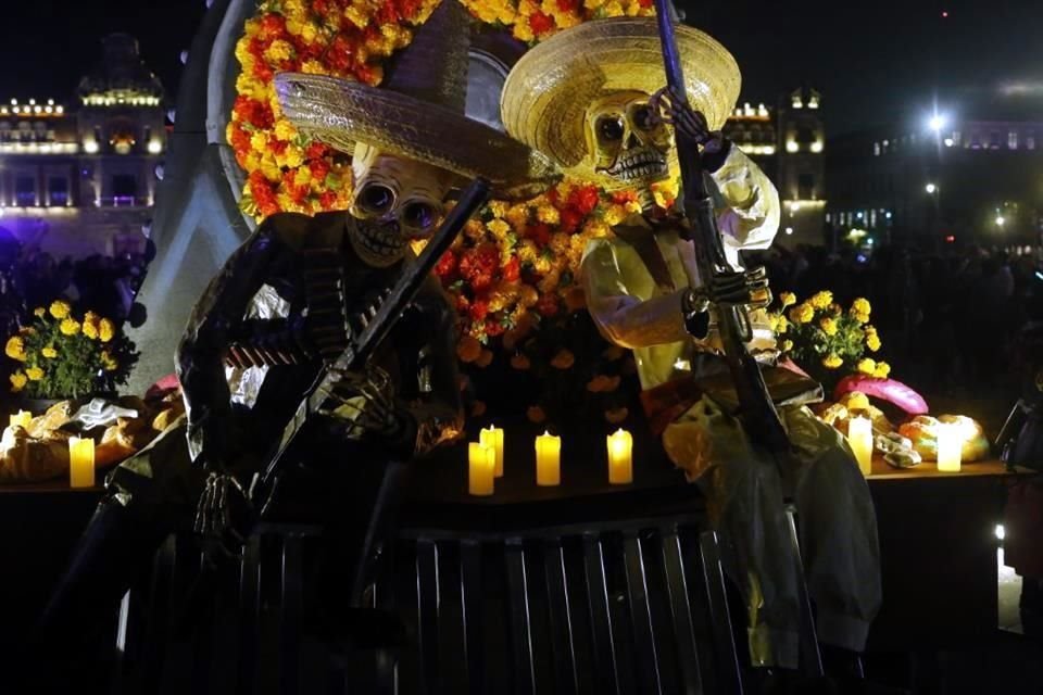 Gran parte de las figuras de la ofrenda fueron elaboradas con cartón.