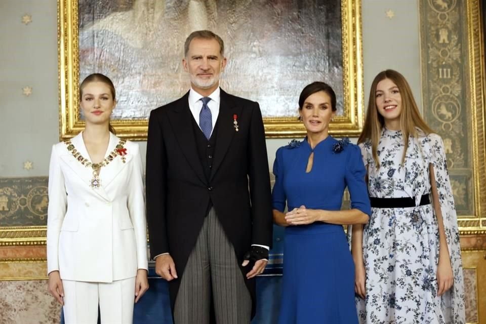 De izquierda a derecha, la Princesa Leonor, el Rey Felipe VI, la Reina consorte Letizia y la Princesa Sofía.