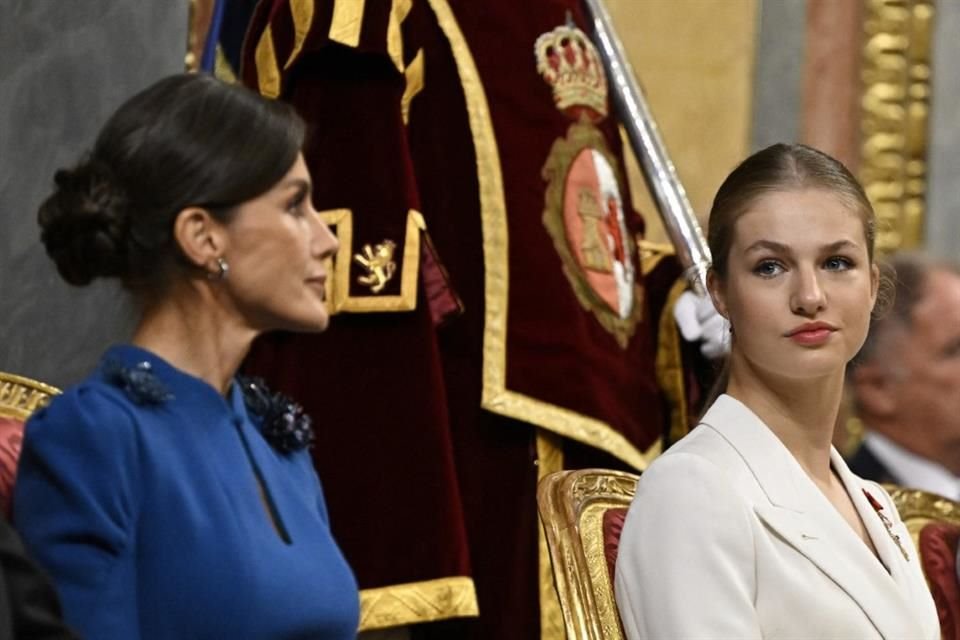 La Princesa Leonor se maquilló cómo su madre, la Reina Letizia, para jurar lealtad a la Constitución española y ser heredera al trono.
