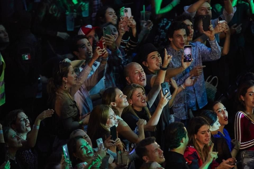 El Gobernador Enrique Alfaro cantó con sentimiento las canciones de Christian Nodal.