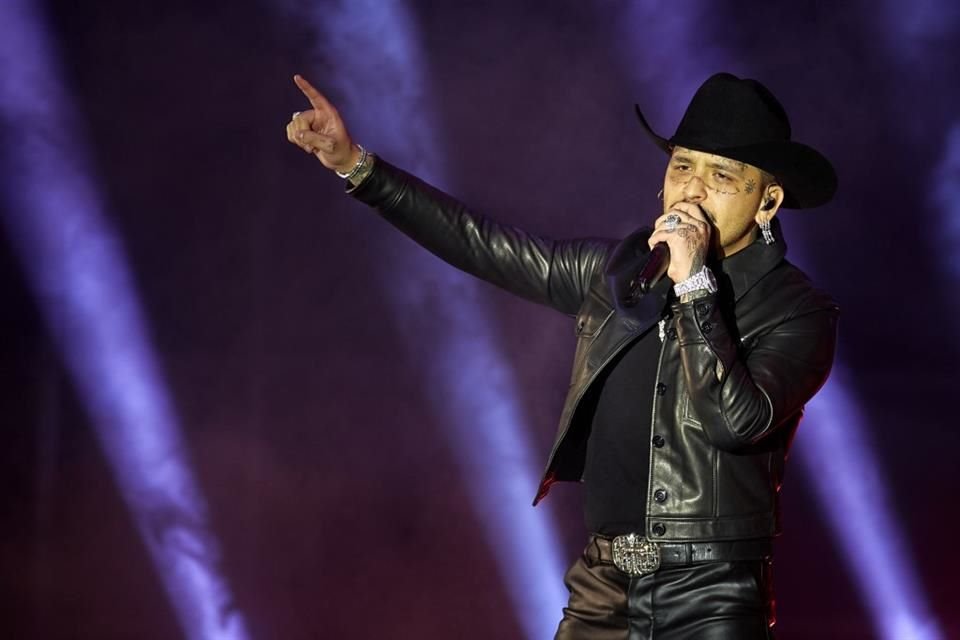 Christian Nodal complació al público con más de 40 canciones.
