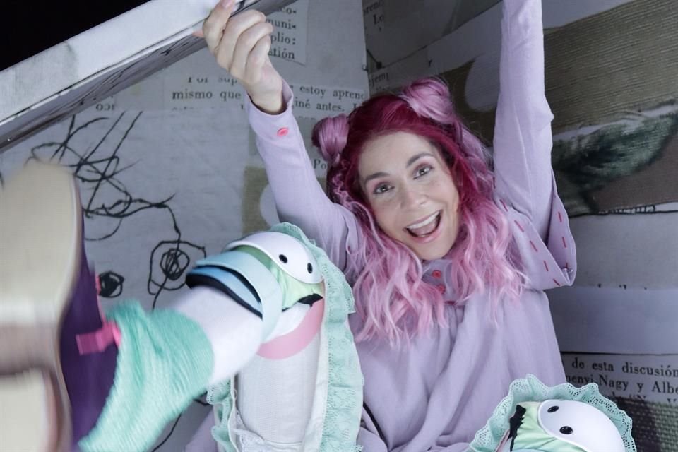 La obra 'Carlota, un Lugar Fuera del Mapa' llega al Teatro Helénico para contar la travesía de una niña que espera encontrar un hogar.