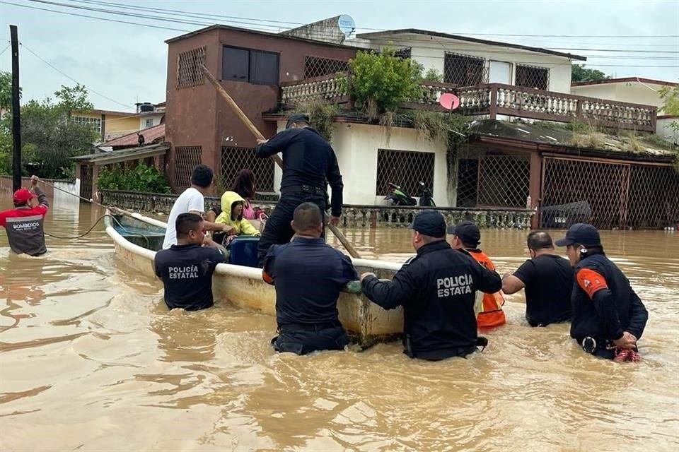 El fenómeno provocó el desbordamiento del río conocido como Aguadulcita.