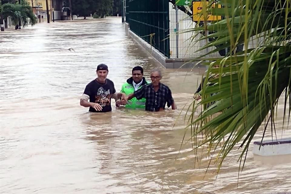 Hasta el momento, no hay reporte de víctimas.