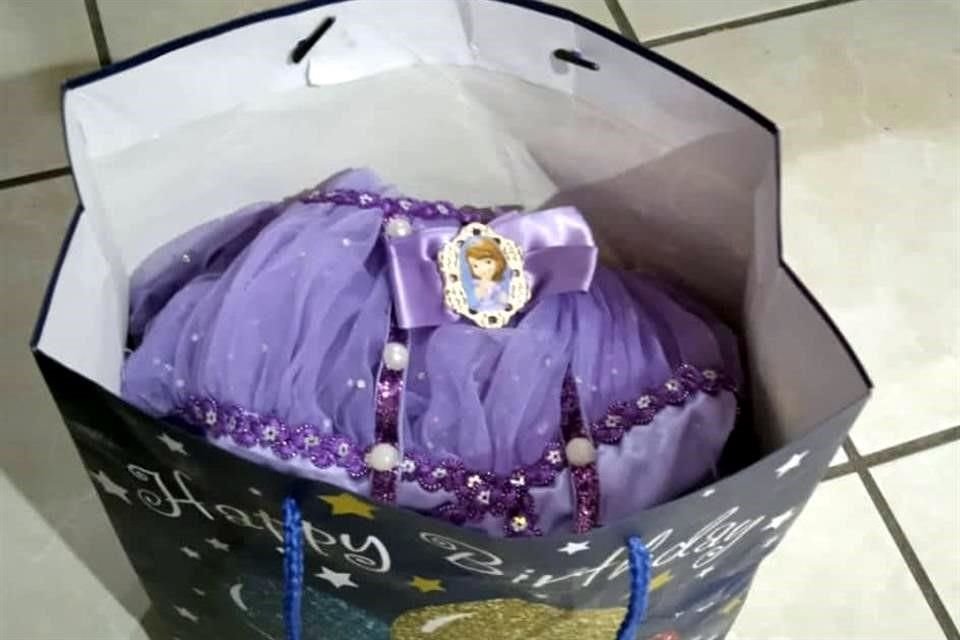 Este es uno de los regalos que le iban a dar a la niña Luisa Yareli en su fiesta de 5 años.