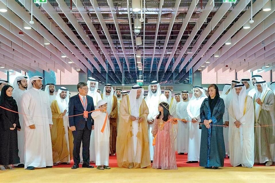 El Sultán bin Mohammed Al Qasimi, líder de Sharjah y poeta, inauguró el encuentro.
