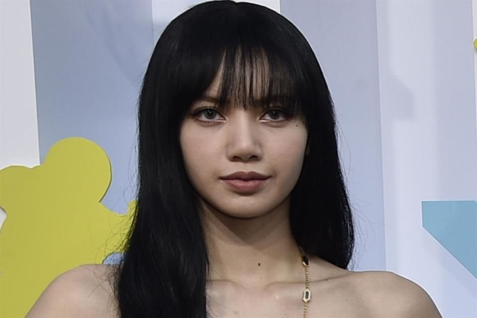 La estrella del k-pop Lisa, del grupo Blackpink, fue vetada de una red social china por una supuesta actuación en cabaret parisino.