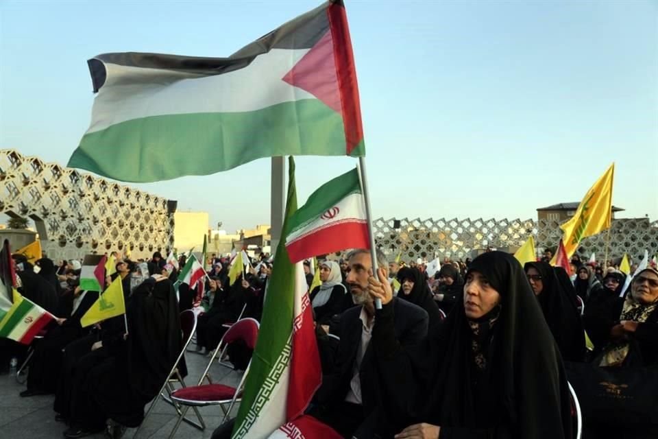 Seguidores de Hezbolá escuchan al líder del grupo en su primer discurso desde que estalló el conflicto entre Israel y Hamas.