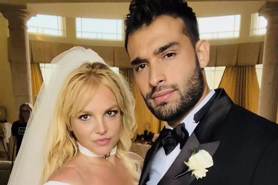 Según una fuente cercana a la cantante, Britney Spears planea escribir un segundo libro en el que abordará su divorcio con Sam Asghari.