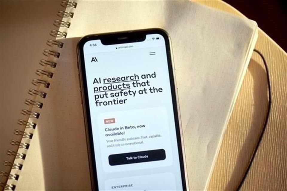 Anthropic, rival de OpenAI, creador de ChatGPT, tiene múltiples proveedores de la nube, como AWS y Google.