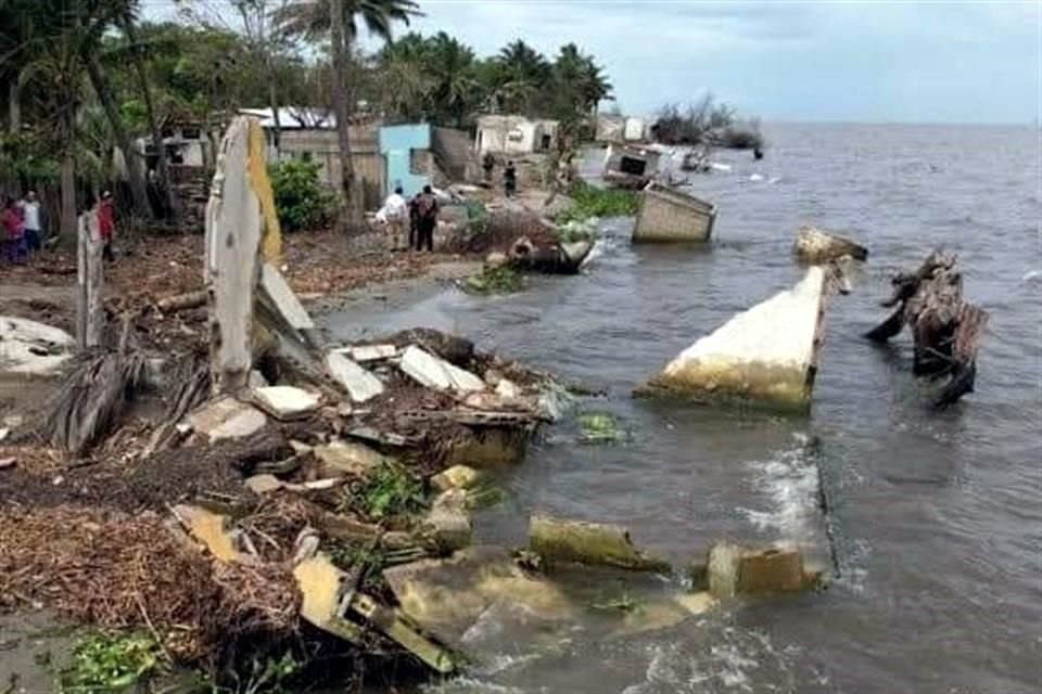 La comunidad de El Bosque  perdió 35 viviendas y refugios temporales que la misma comunidad construyó apenas hace unos meses y ahora quedaron devastados.