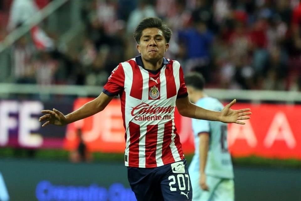 Yael Padilla celebra el gol que le dio el triunfo al Guadalajara.