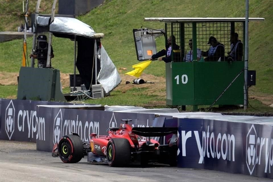 Charles Leclerc argumentó que el auto se le apagó.