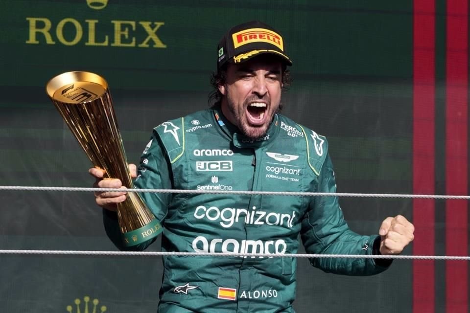 De esta manera celebró Fernando Alonso su tercer puesto en Brasil.