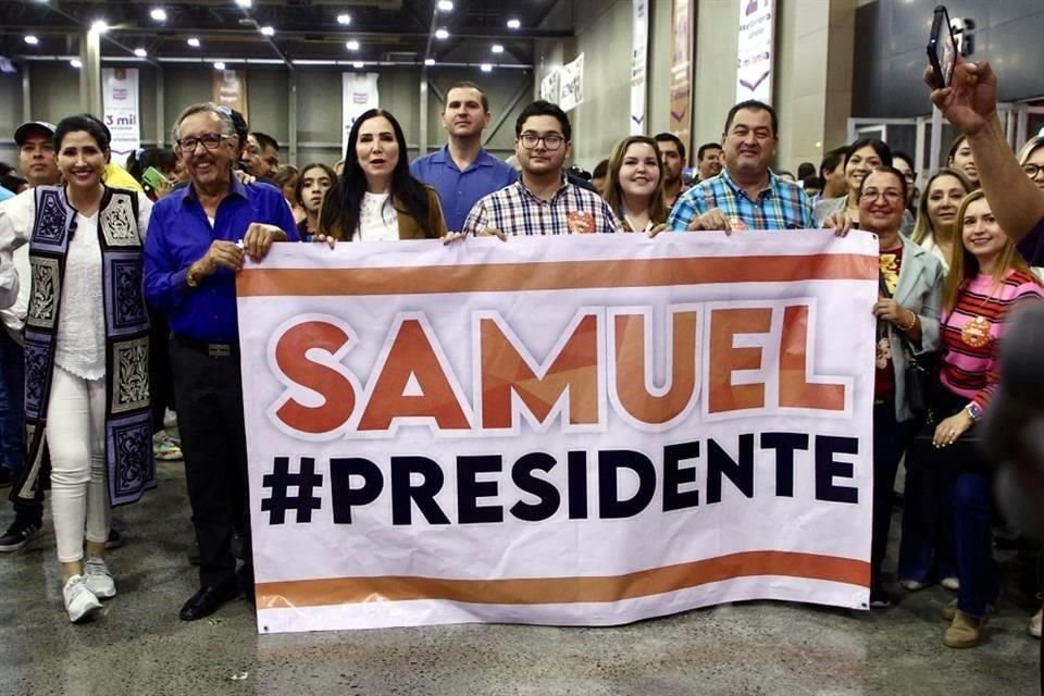 Simpatizantes llevaron una lona con la leyenda 'Samuel #Presidente'.