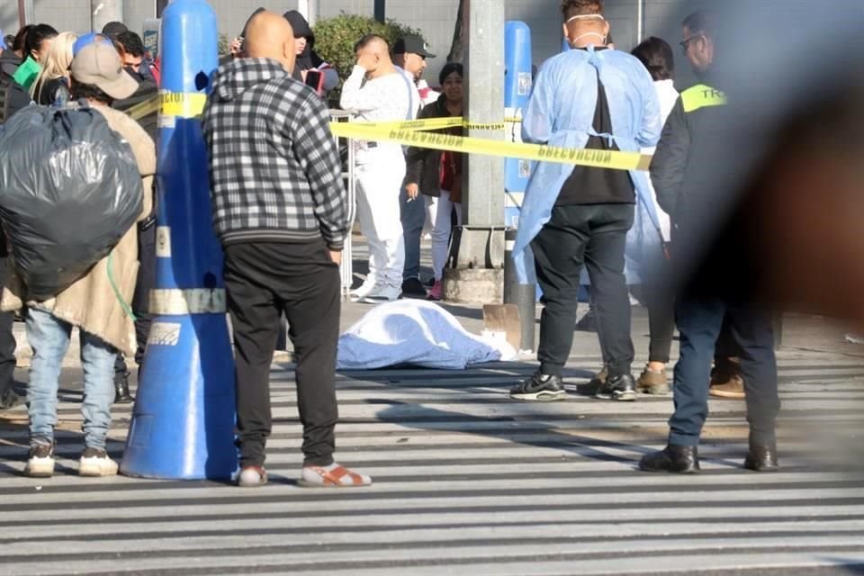 El accidente ocurrió cuando ambos tripulantes de la motocicleta fueron embestidos por una camioneta.