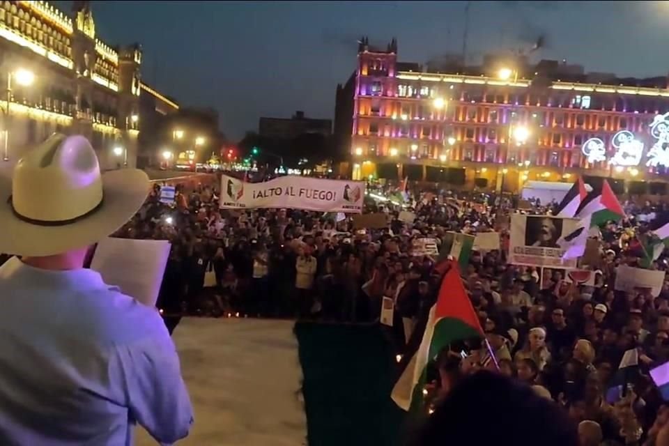 Agrupaciones y simpatizantes de Palestina marcharon este domingo y demandaron al Gobierno mexicano romper relaciones con Israel.